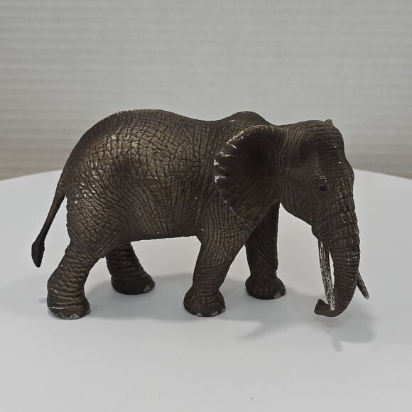 Schleich 2015 African Elephant Figure Tusks Realistic Toy Figurine - Picture 1 of 8